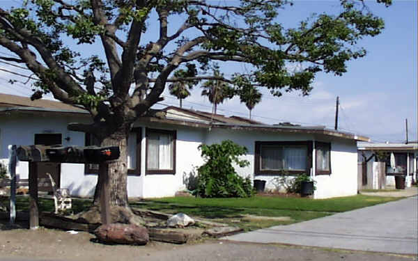 17572-17580 Cameron St in Huntington Beach, CA - Foto de edificio