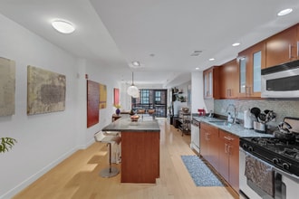 912 F St NW, Unit 102 in Washington, DC - Building Photo - Building Photo