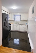 214-27 38th Ave in Queens, NY - Foto de edificio - Building Photo