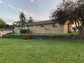 2735 Hefner Ave in Bremerton, WA - Building Photo