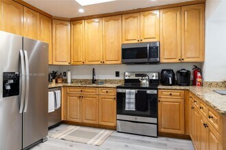 1700 SW 64th Ave in Miami, FL - Building Photo - Building Photo