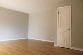 2593-2595 Bayshore Ave in Ventura, CA - Building Photo - Building Photo