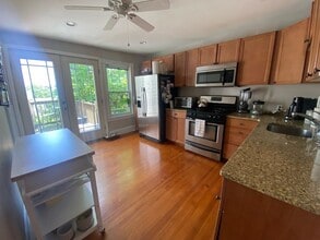 122 G St, Unit 3 in Boston, MA - Building Photo - Building Photo