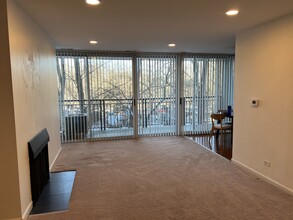 5950 Oakwood Dr in Lisle, IL - Building Photo - Building Photo