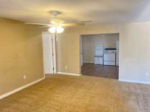 3716 N Elm St in Denton, TX - Foto de edificio - Building Photo