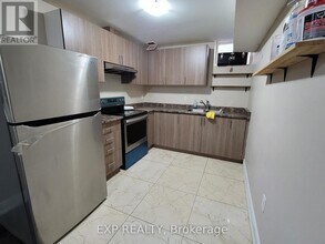 340 Father Tobin Rd in Brampton, ON - Building Photo - Building Photo