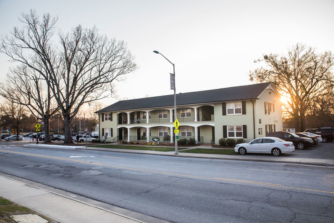 Campus Walk at East Carolina in Greenville, NC - Building Photo