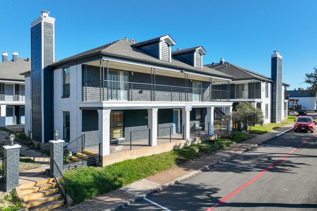 Regency at Ridgmar in Fort Worth, TX - Building Photo - Building Photo