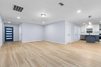 3306 Crestdale Dr in Houston, TX - Building Photo - Building Photo