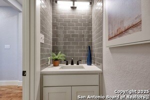 1659 Center St in San Antonio, TX - Building Photo - Building Photo