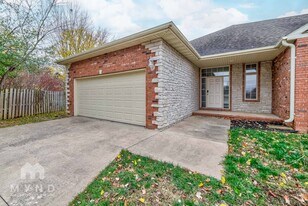 3253 S Kickapoo Ave in Springfield, MO - Building Photo