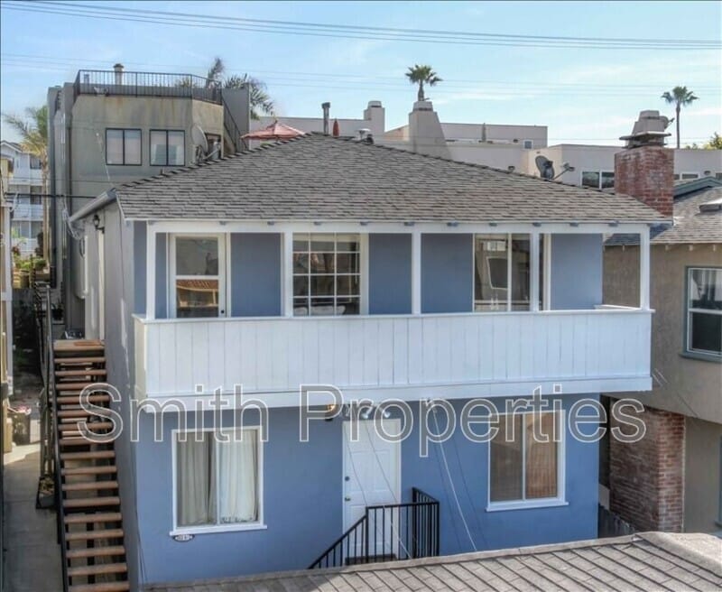 512 1/2 Manhattan Ave in Hermosa Beach, CA - Building Photo
