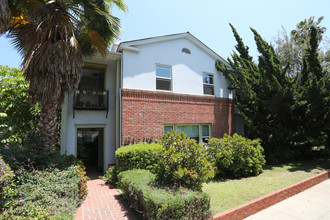 174 N Clark Dr in Beverly Hills, CA - Building Photo - Building Photo