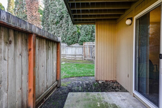 3234 Pringle Rd SE in Salem, OR - Building Photo - Building Photo