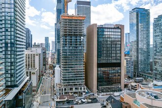 Halo Residences in Toronto, ON - Building Photo - Building Photo