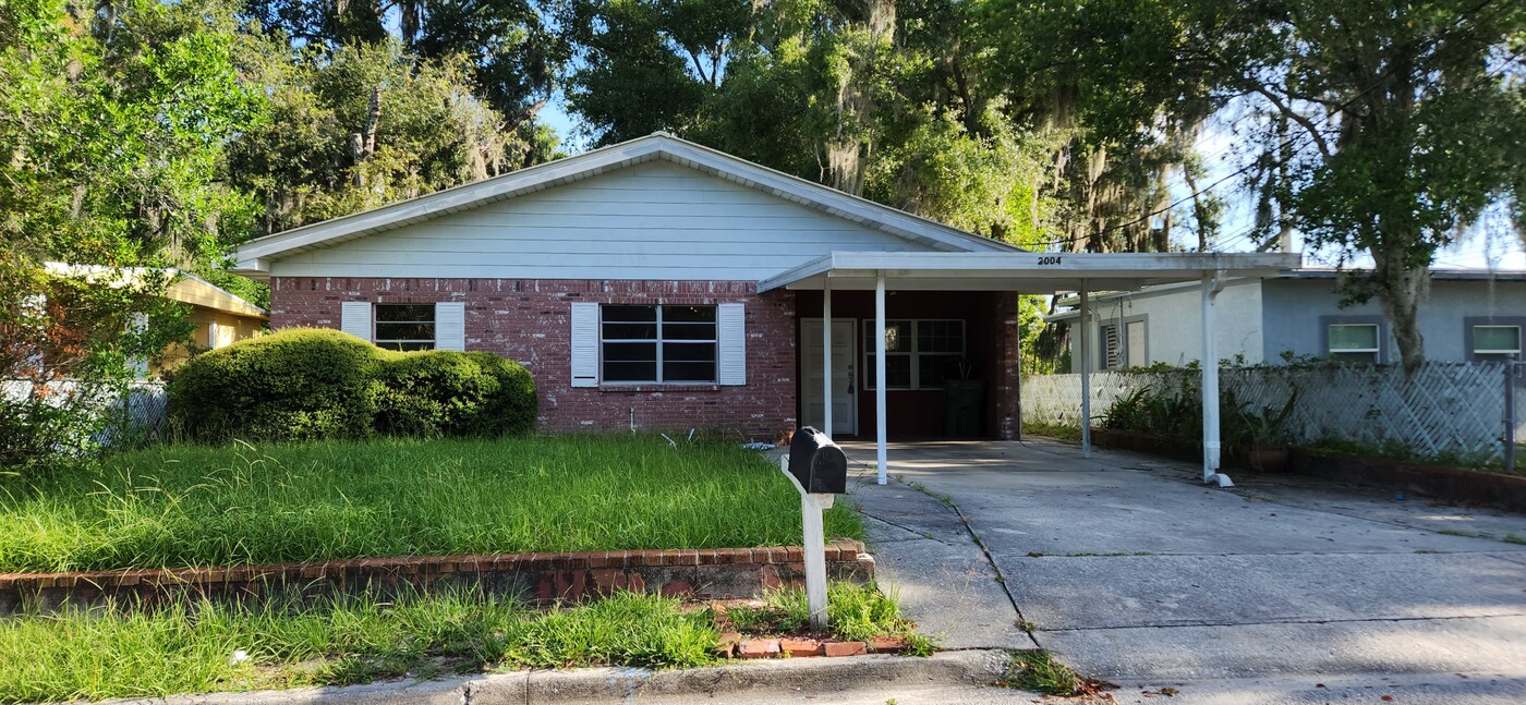 2004 Cecille Ave in Palatka, FL - Foto de edificio