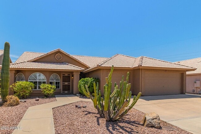 4325 E Montgomery Rd in Cave Creek, AZ - Building Photo - Building Photo