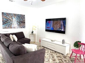 4615 N Miami Ave-Unit -U in Miami, FL - Building Photo - Building Photo