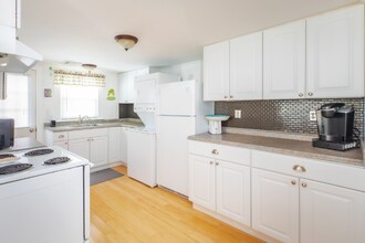 8 Bittersweet Ln in Hampton, NH - Building Photo - Building Photo