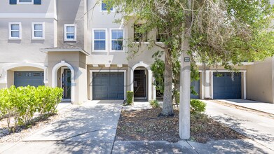 522 Wheaton Trent Pl in Tampa, FL - Foto de edificio - Building Photo