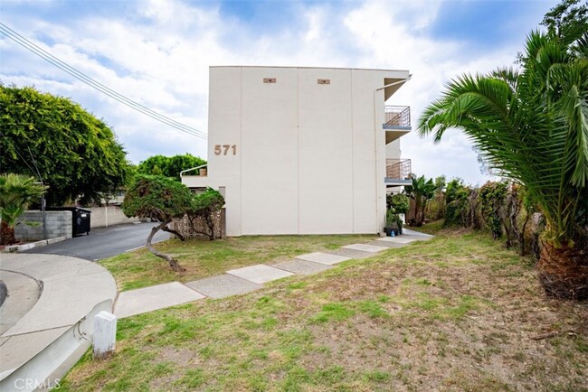 Fairview Apartments in Los Angeles, CA - Building Photo - Building Photo