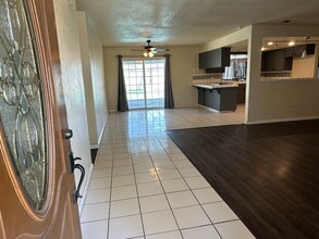 1364 E Carmelo Ave in Tulare, CA - Building Photo - Building Photo