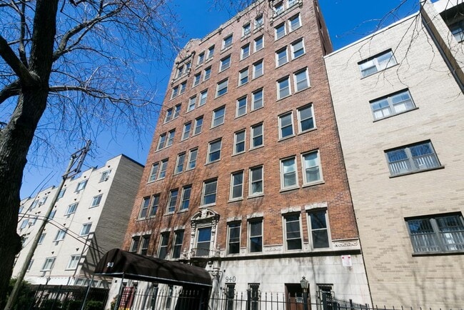 property at 940 W Winona St