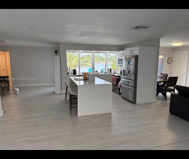 2101 NW 84th Way in Sunrise, FL - Building Photo - Building Photo