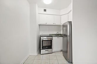 500 Des Pins Av O in Montréal, QC - Building Photo - Building Photo