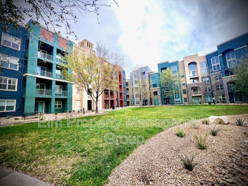 62 E Serene Ave in Las Vegas, NV - Building Photo