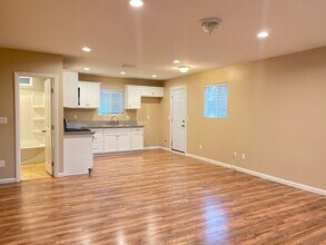 2304 Pictoria Dr in Bakersfield, CA - Building Photo - Building Photo