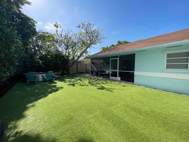 240 2nd Rd in Key Largo, FL - Building Photo - Building Photo