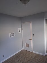 245 W 83rd St in Los Angeles, CA - Foto de edificio - Building Photo