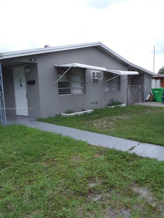 1431 NW 61st Ave in Sunrise, FL - Building Photo