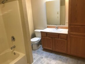 1116 W Wakefield St in Elma, WA - Building Photo - Building Photo