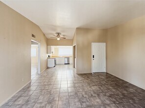 10820 N 16th Ave, Unit 4 in Phoenix, AZ - Foto de edificio - Building Photo