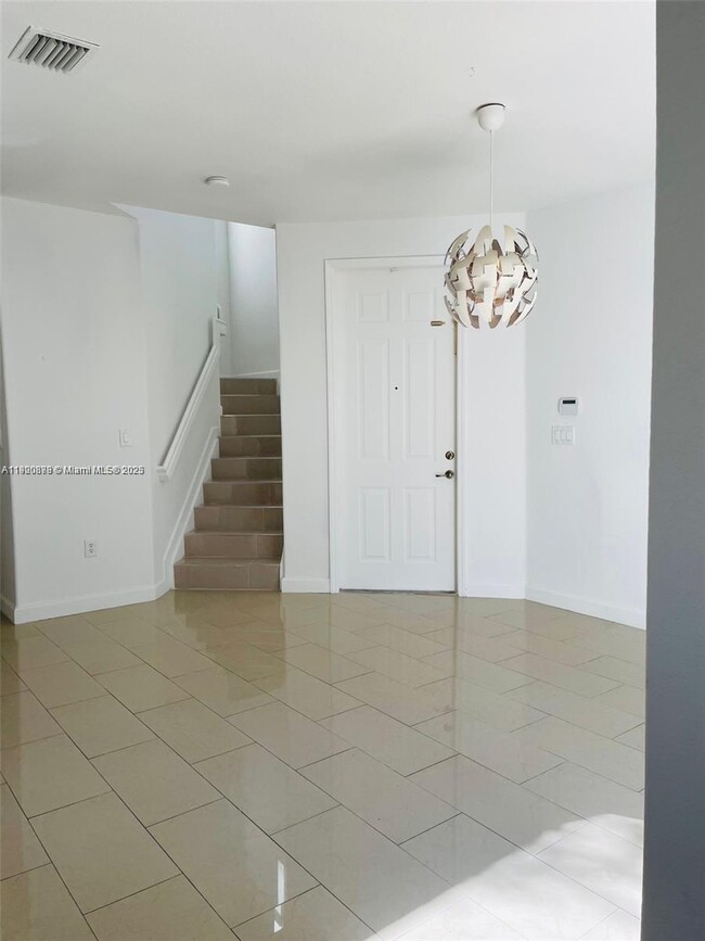 8048 NW 108th Ct in Miami, FL - Building Photo - Building Photo