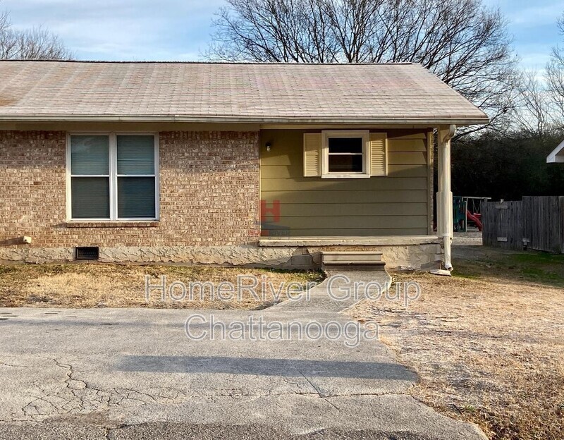8658 Daisy Dallas Rd in Hixson, TN - Building Photo