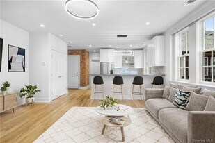 26 East Pkwy in Scarsdale, NY - Building Photo