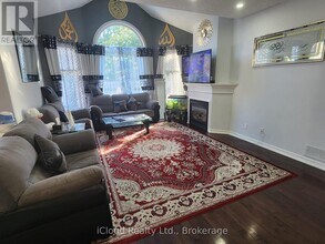 271 Ryerson Crescent in Oshawa, ON - Building Photo - Building Photo