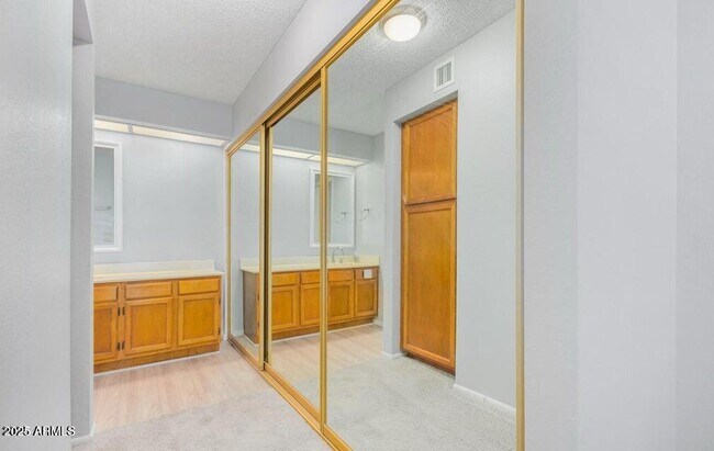 700 E Mesquite Cir in Tempe, AZ - Building Photo - Building Photo