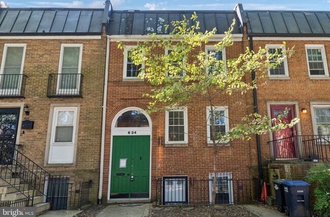 624 G St SW, Unit B in Washington, DC - Building Photo - Building Photo