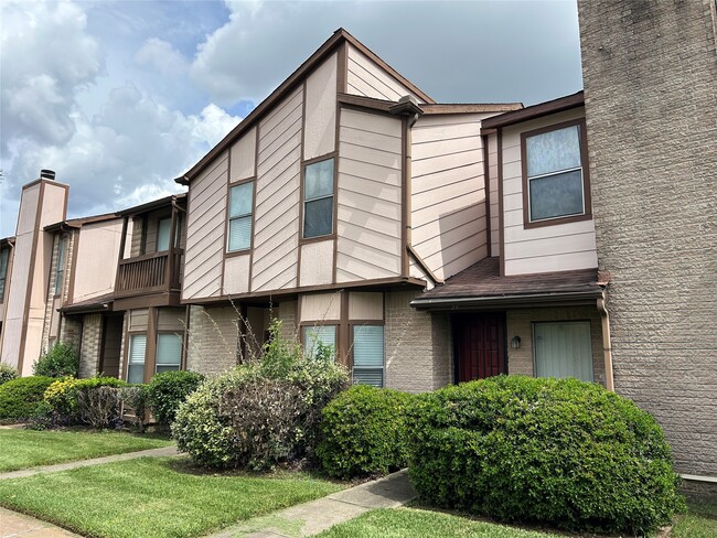 12400 Brookglade Cir in Houston, TX - Foto de edificio - Building Photo