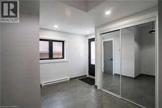 130 Elgin St in Brantford, ON - Building Photo - Building Photo