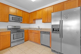 6938 Laurel Canyon Blvd, Unit 2 in Los Angeles, CA - Foto de edificio - Building Photo