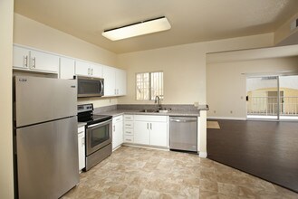 Highland Downs Apartments in Duarte, CA - Building Photo - Building Photo