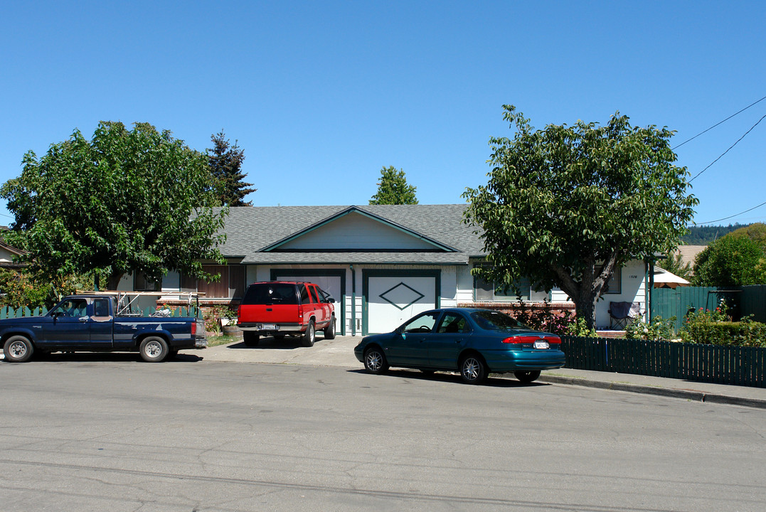 1524 Lynn Ct in Santa Rosa, CA - Building Photo