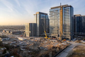 700 Centre St in Vaughan, ON - Building Photo - Building Photo