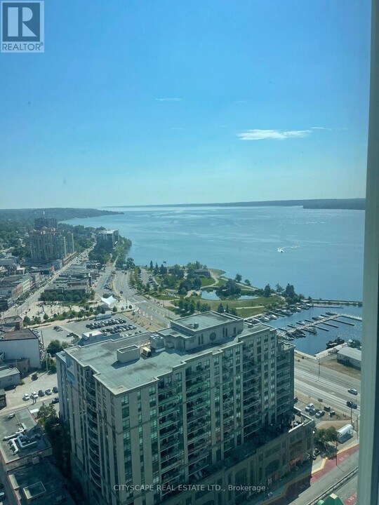 39 Mary St in Barrie, ON - Building Photo