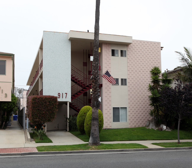 917 6th St in Santa Monica, CA - Building Photo - Building Photo